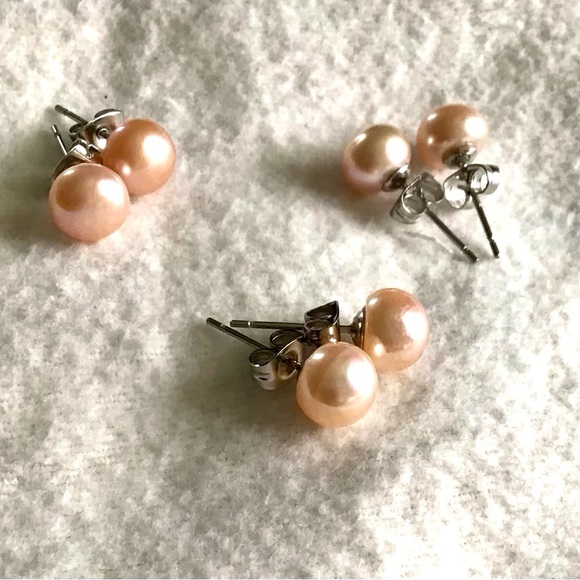 Large Peach Freshwater Pearl Stud Earrings in Stainless Steel - Picture 3 of 5